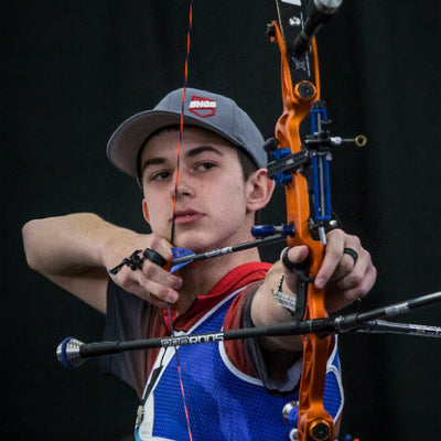 String alignment for consistent archery shots