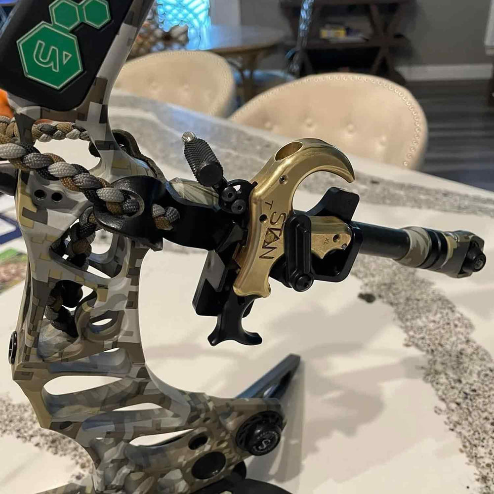 Advanced Outdoor Technology Stabilizer Mounted Release Holder