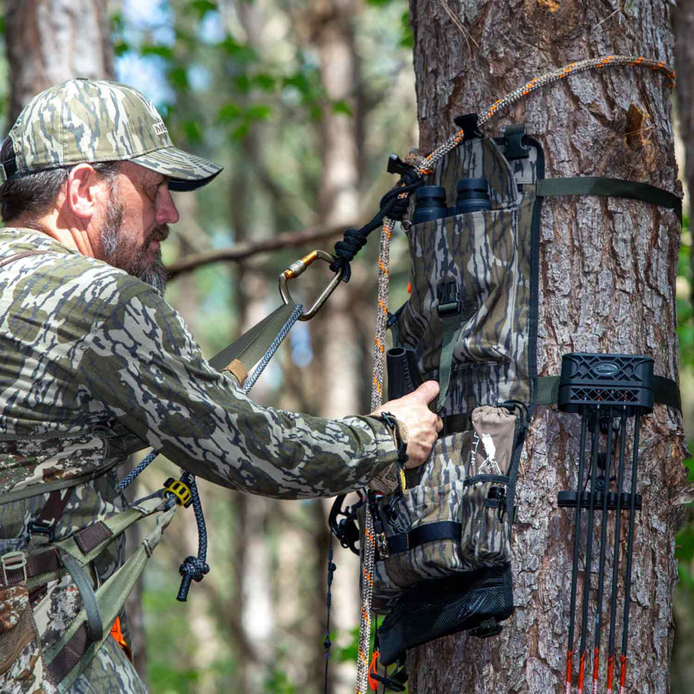 Twisted Iron Tree Hugger Mossy Oak Bottomlands